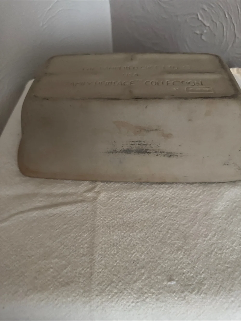 The Pampered Chef Ceramic Butter Dish - Light Gray